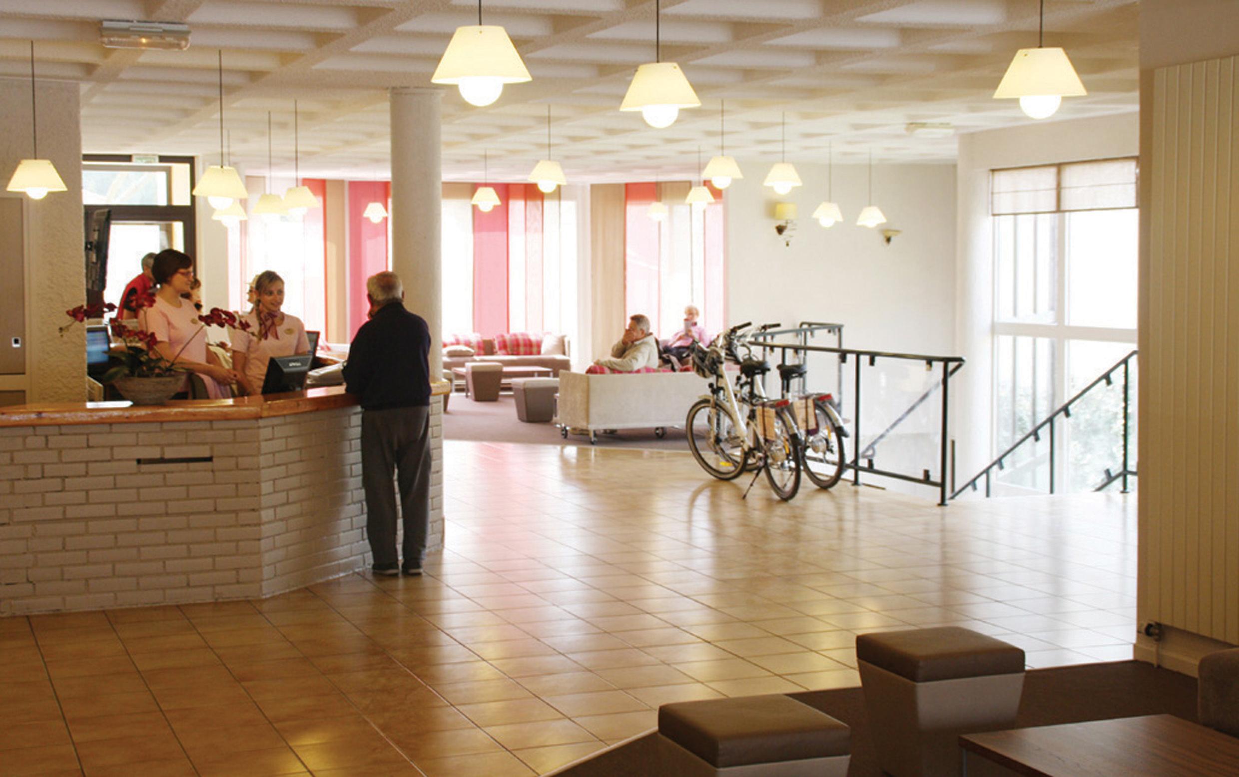 Club Vacances Bleues Domaine De Chateau Laval Gréoux-les-Bains Екстериор снимка