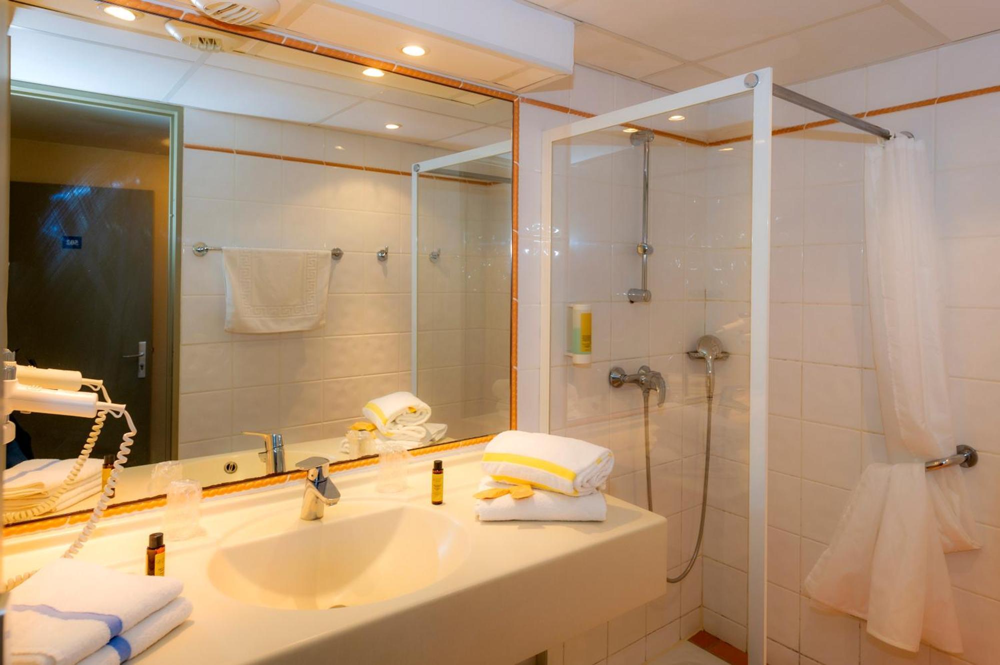 Club Vacances Bleues Domaine De Chateau Laval Gréoux-les-Bains Екстериор снимка