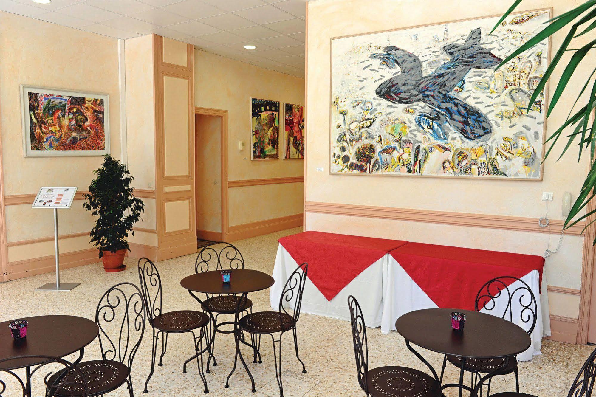Club Vacances Bleues Domaine De Chateau Laval Gréoux-les-Bains Екстериор снимка